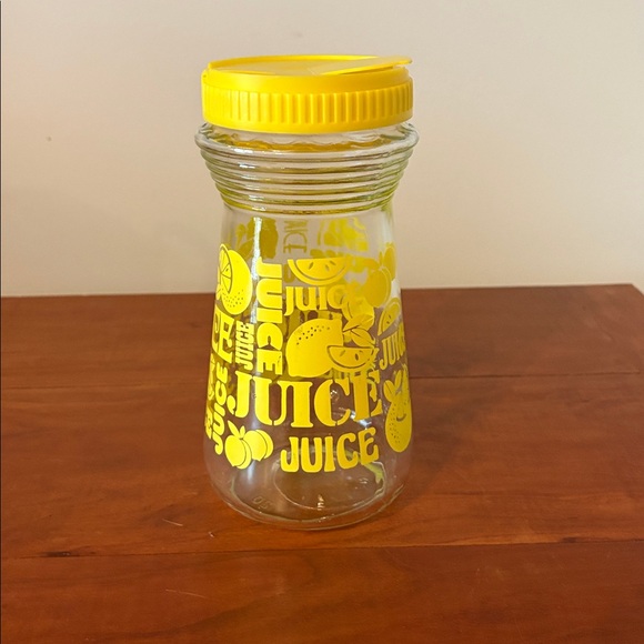 Vintage Yellow Juice Glass Carafe Retro Lemon Print w/ Lid - Picture 2 of 7